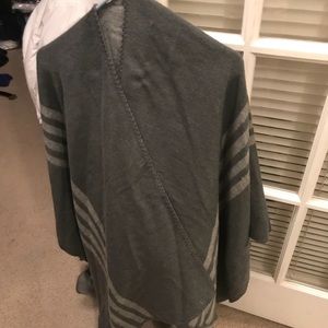 Reversible blanket shawl